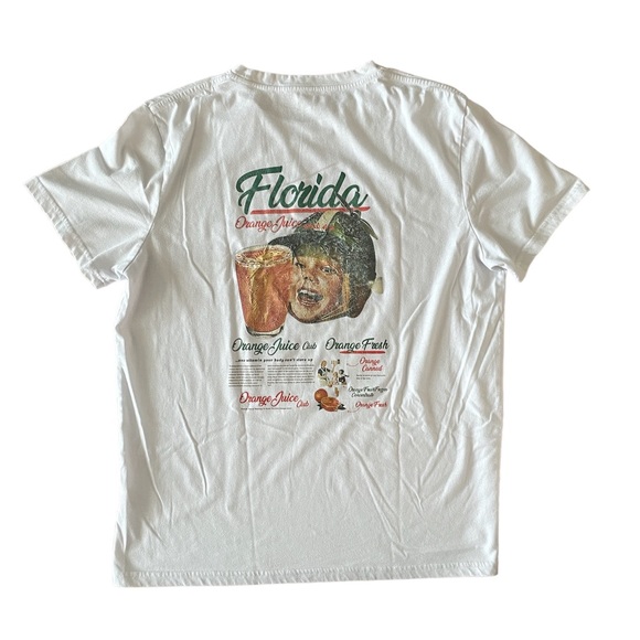 Large Vintage Graphic Tee with Grey Cargos 36 - Picture 5 of 7